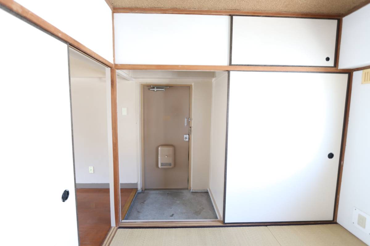 Apartment Entrance in Village House Sueishi in Nagasaki-shi