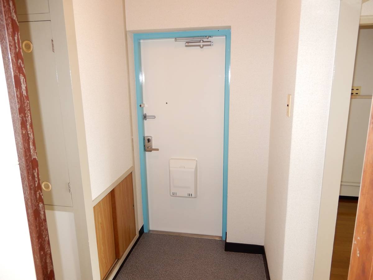 南区ビレッジハウス的場の玄関