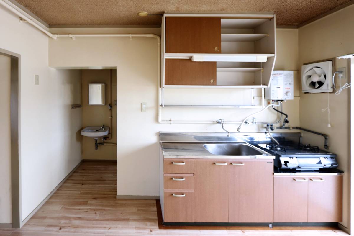 Khu vực bếp của Village House Imari ở Imari-shi