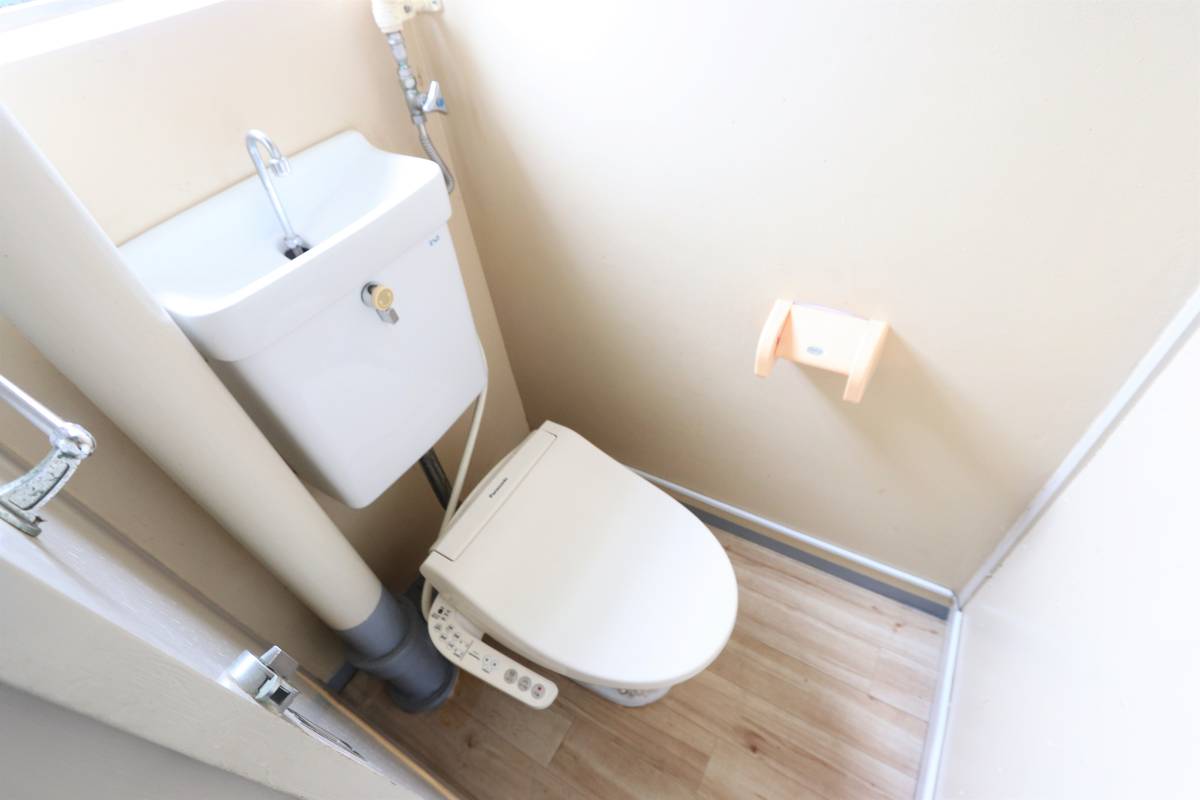 Toilet di Village House Ueki di Kita-ku