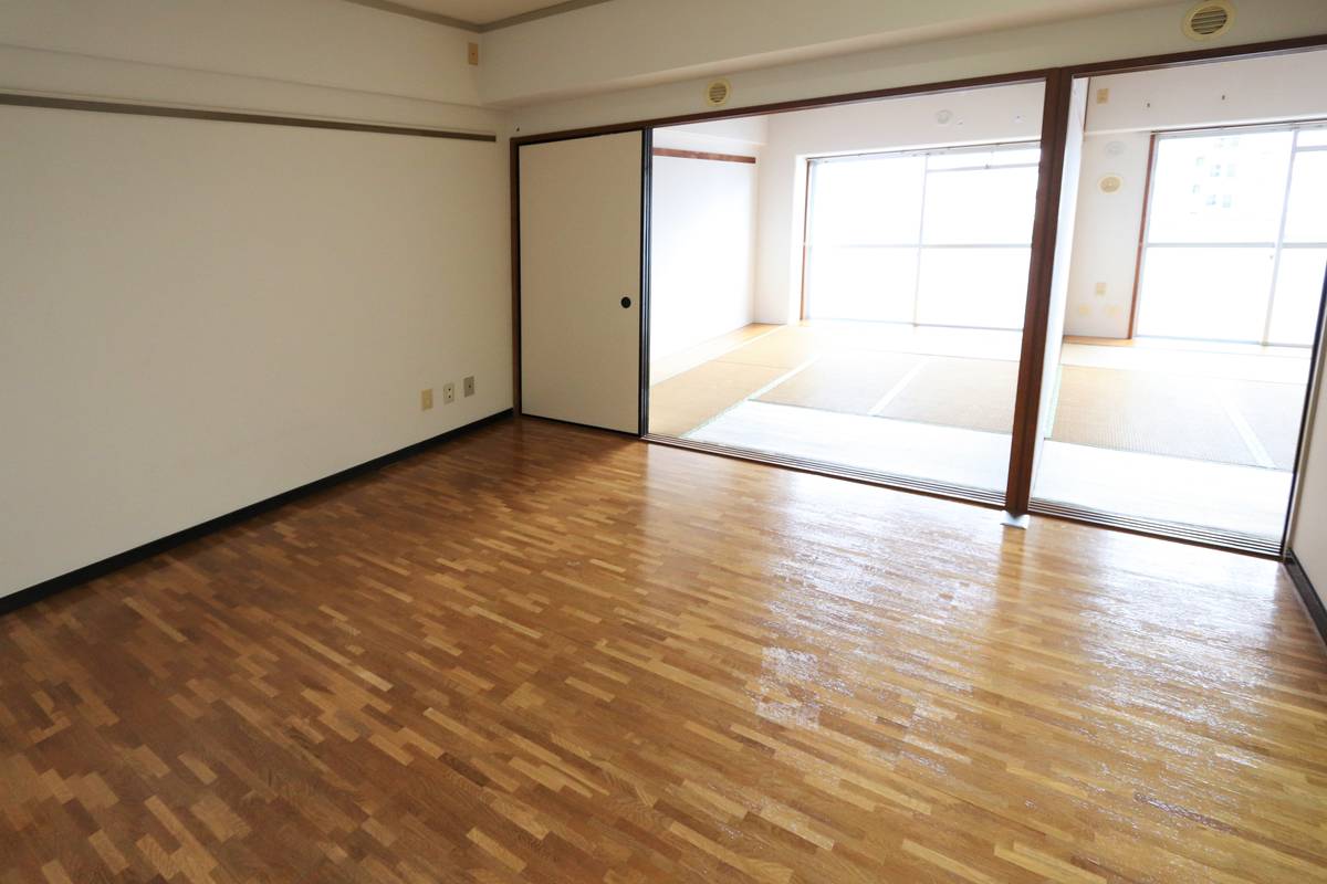Ruang Tamu di Village House Kashiihama Tower di Higashi-ku