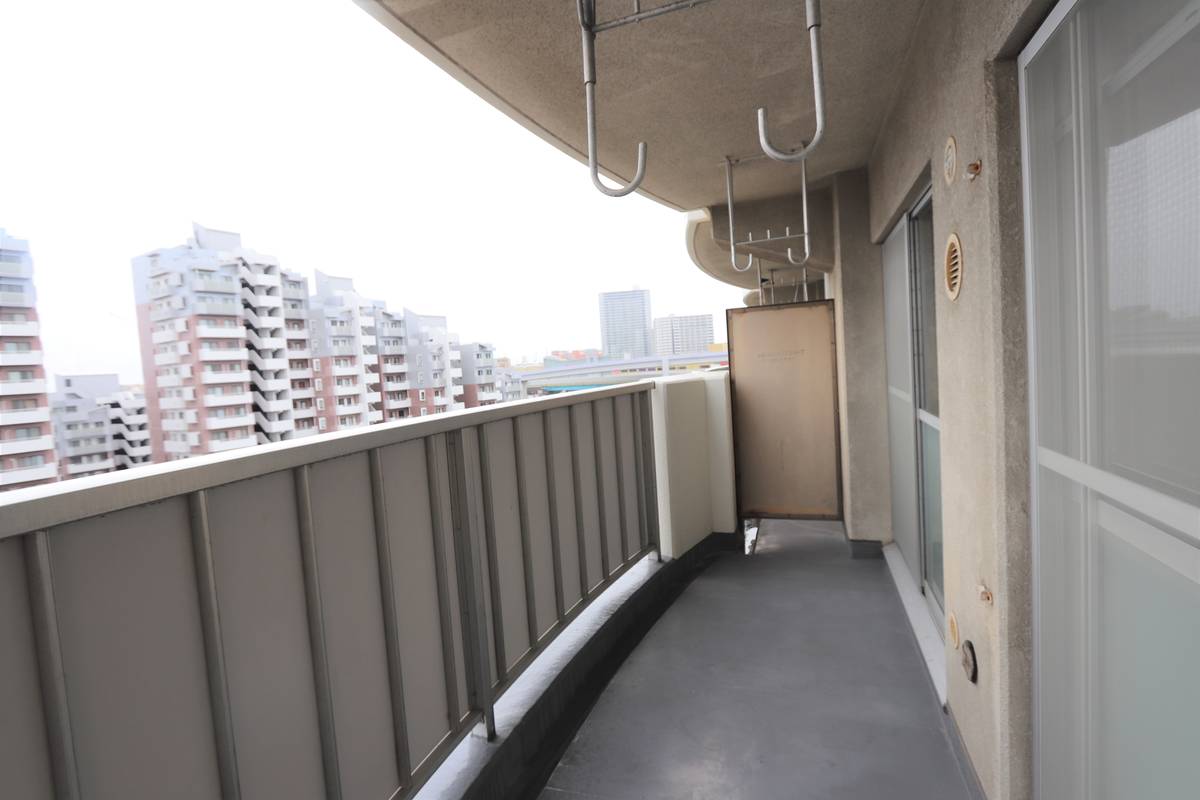Balkon di Village House Kashiihama Tower di Higashi-ku