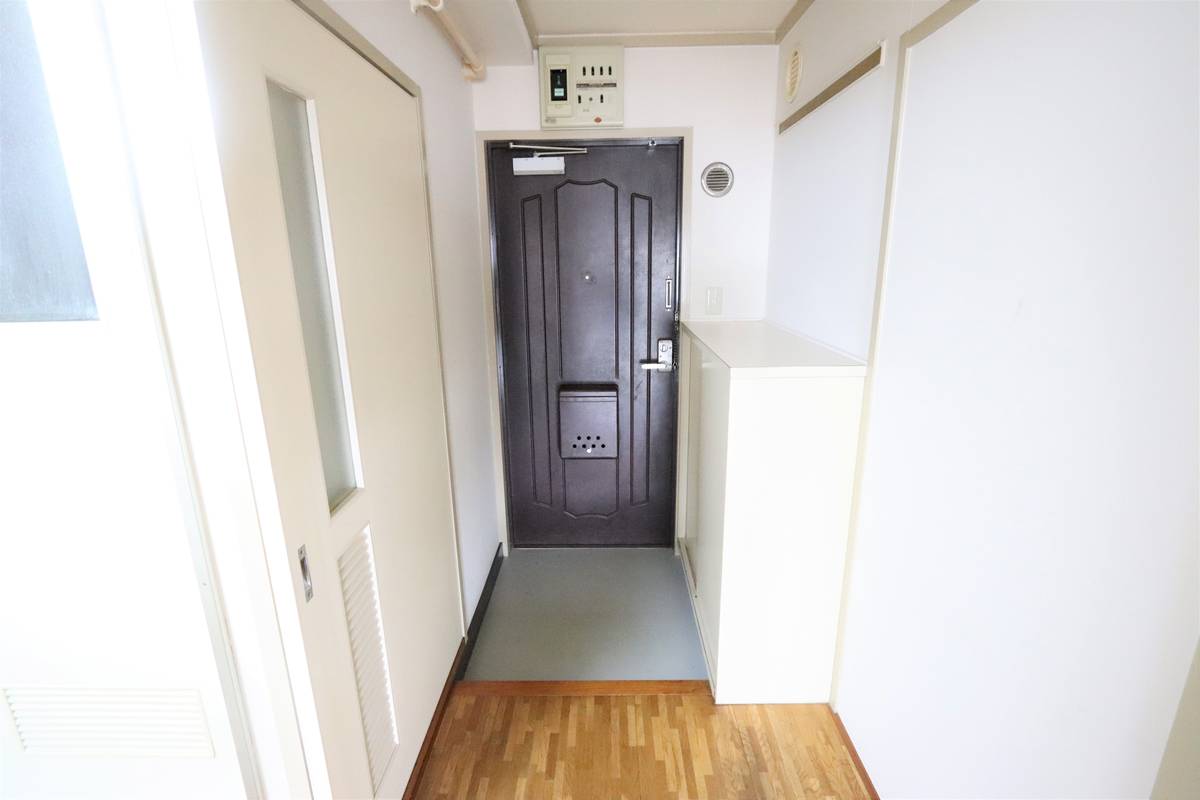 Pintu Masuk Apartemen di Village House Kashiihama Tower di Higashi-ku