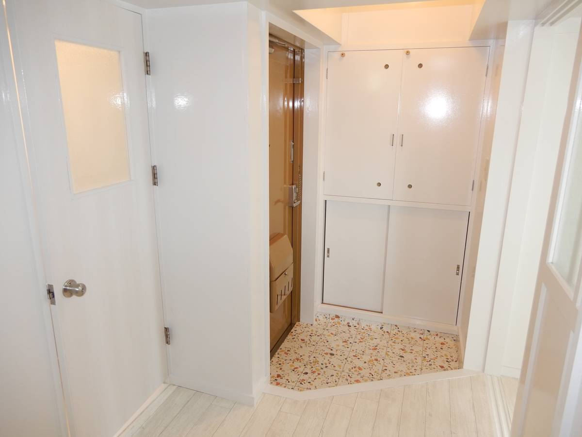 Pintu Masuk Apartemen di Village House Mitsuhashi di Yanagawa-shi