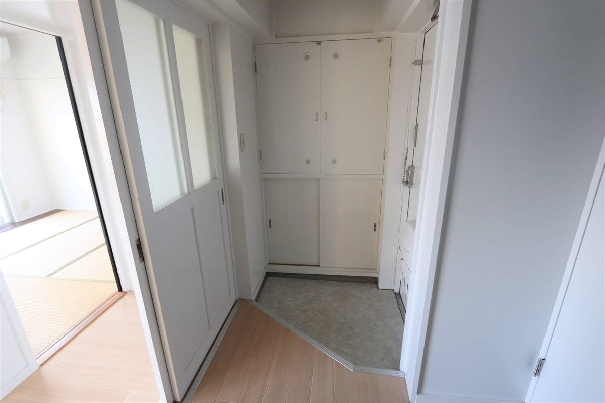 Pintu Masuk Apartemen di Village House Igawa di Iizuka-shi
