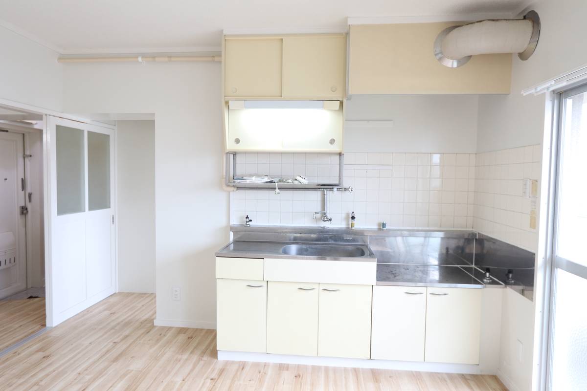 Dapur di Village House Jonan di Minami-ku