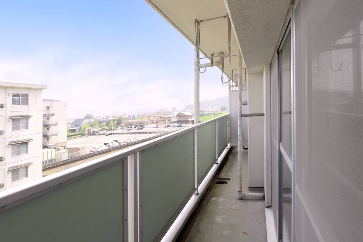 小城市ビレッジハウス牛津のバルコニー
