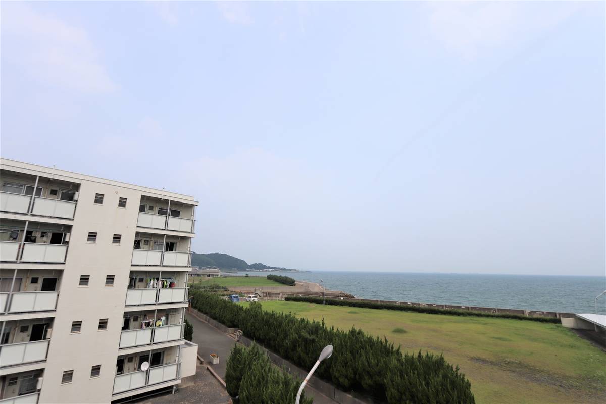 Tầm nhìn từ Village House Moji Shiranoe ở Moji-ku