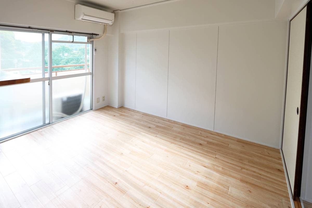 Living Room in Village House Moji Shiranoe in Moji-ku