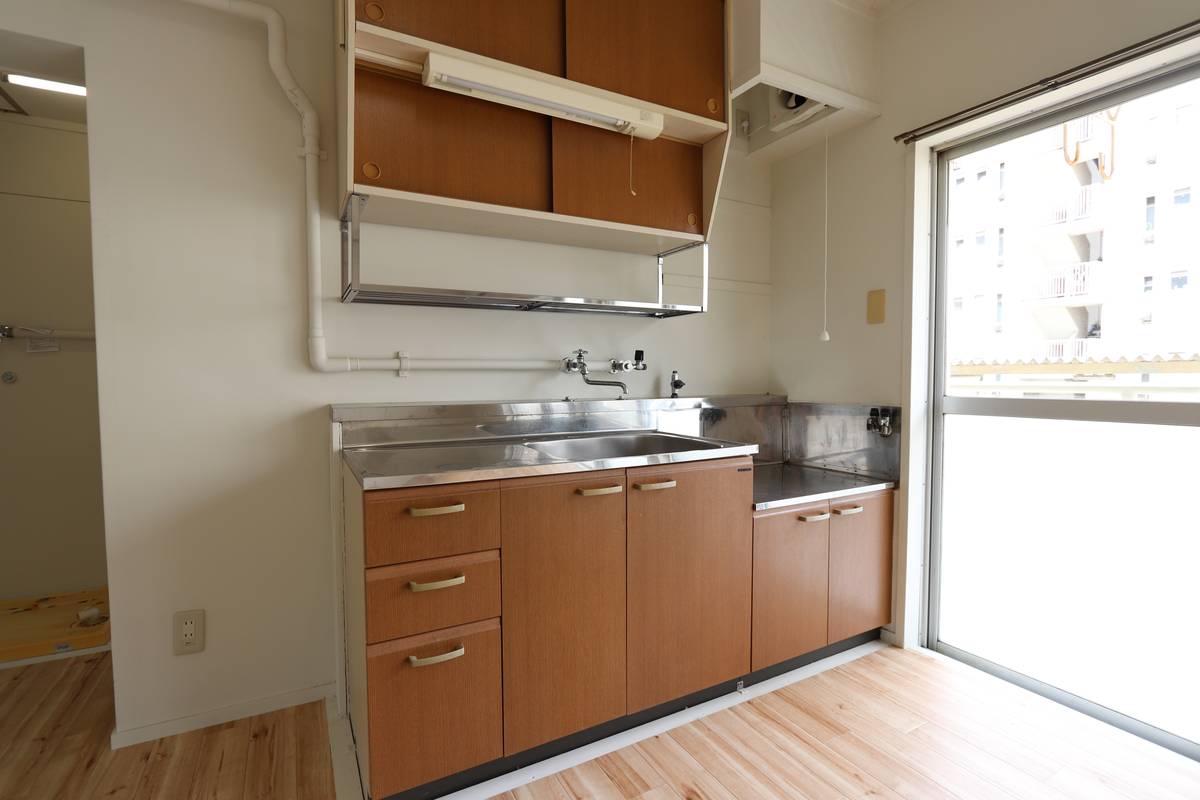 Khu vực bếp của Village House Ahagon ở Itoman-shi