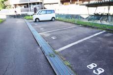 Bãi đậu xe của Village House Kamaishi ở Kamaishi-shi