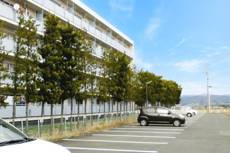 Bãi đậu xe của Village House Tonan ở Morioka-shi