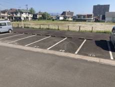 Bãi đậu xe của Village House Hoshigaoka ở Hirakata-shi