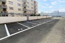 Bãi đậu xe của Village House Shodai ở Hirakata-shi