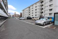 Tempat Parkir Village House Hiroshima Kusatsu di Nishi-ku