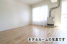 Phòng khách của Village House Shinkawa ở Kita-ku