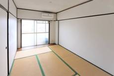 Phòng khách của Village House Meinohama ở Nishi-ku