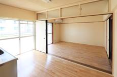 Living Room in Village House Ueki in Kita-ku